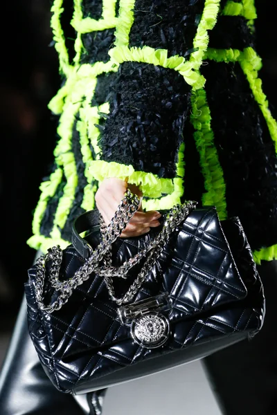 Look 77
